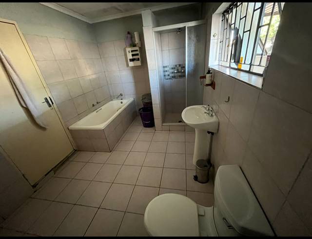 2 BEDROOM FREEHOLD FOR SALE IN BO-DORP